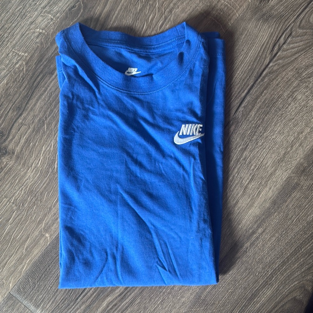 Like new boys Nike t-shirt
